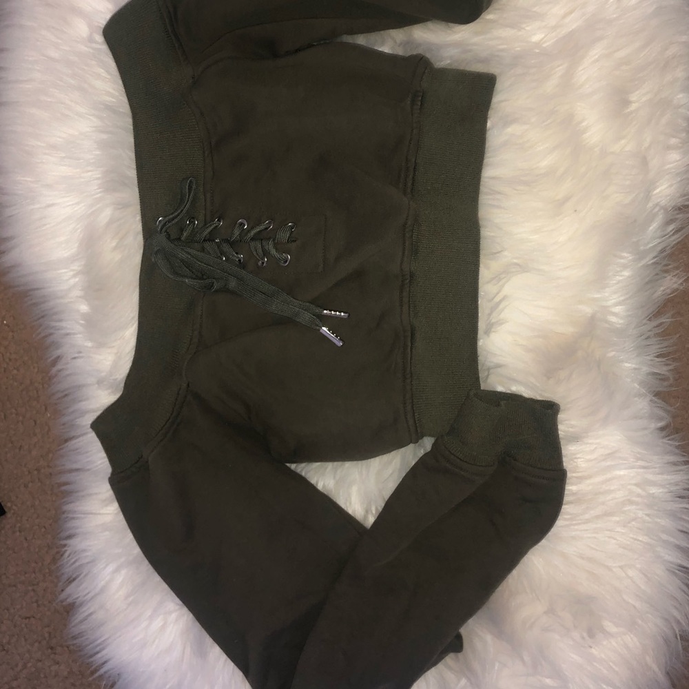 Long sleeved crop